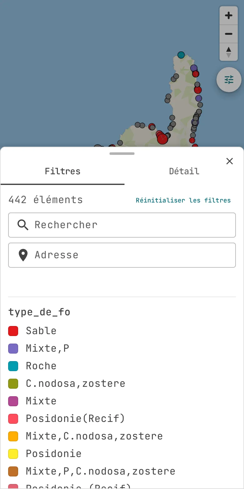 Application Cartographie sur mobile : panneau de filtres ouvert sur la carte